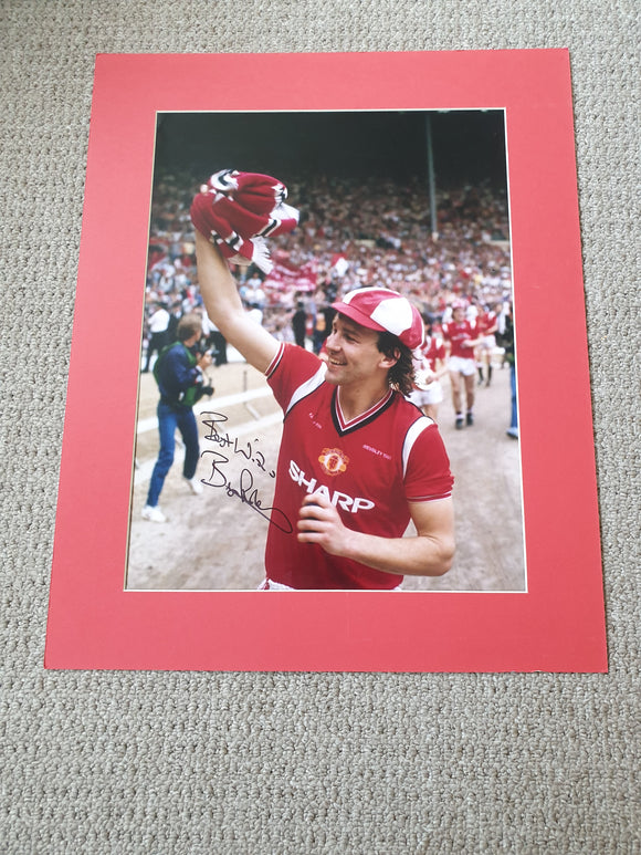 Signed Mounted Display Bryan Robson Manchester United FA Cup Final 1985