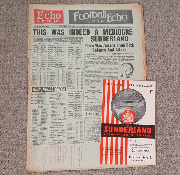 Sunderland v Huddersfield Town Football Echo & Match Programme 1960/1